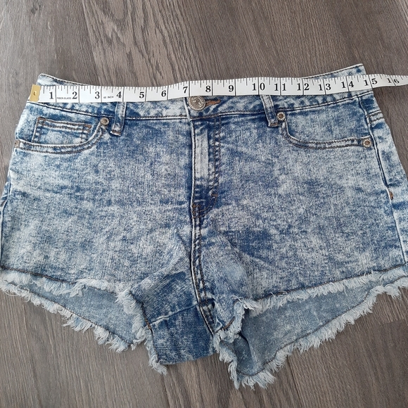 High rise acid wash short shorts from West49 - Picture 2 of 4